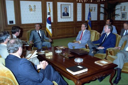 노신영 국무총리 미국 상원의원단 접견 이미지
