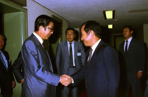 노신영 국무총리 일본 외상 및 각료 접견 이미지