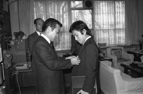 이경식 홍조실장 최을성 사무관에 근조훈장 수여 이미지