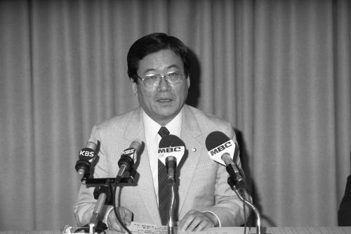 이원홍 문화공보부 장관 한국예술문화단체총연합회 관계 기자회견 이미지