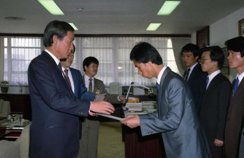 김윤환 문화공보부 차관 임명장 수여 이미지