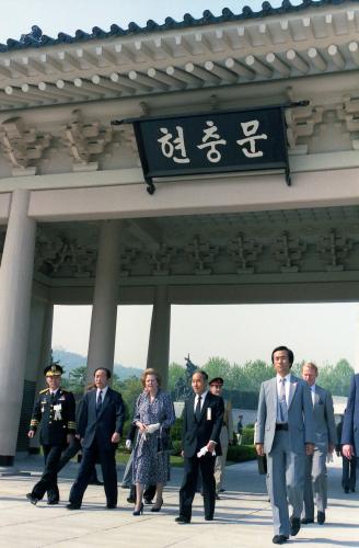 대처 영국 수상 국립묘지 참배 이미지