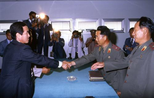 북한 오진우 인민무력부장 한국 이기백 국방장관 3자회담 서신 전달 이미지