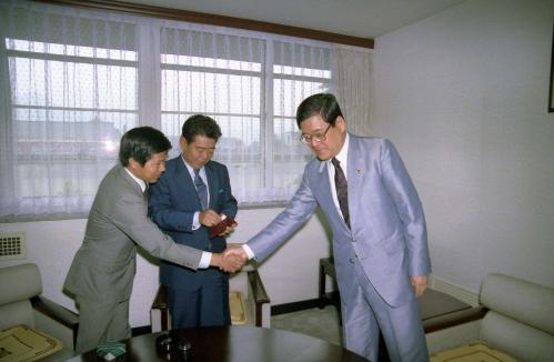 이원홍 문화공보부장관 일본 언론인 접견 이미지