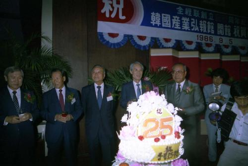 노신영 국무총리 전국경제인연합회 25주년 창립기념연회 참석 이미지