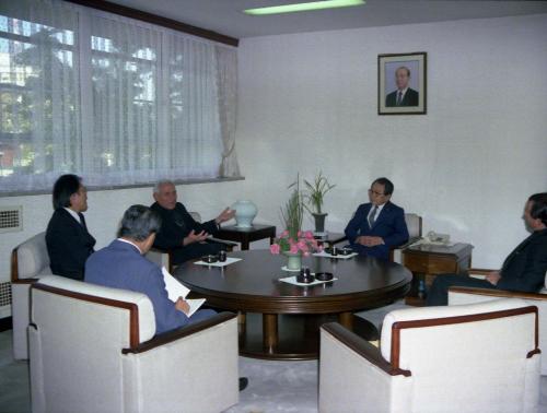 이웅희 문화공보부장관 로마 교황청 평신도위원회 의장 접견(삐로니오 추기경) 이미지