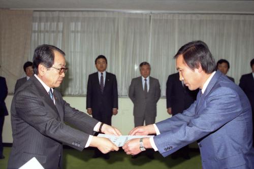 이웅희 문화공보부장관 서기관 승진자, 서기관급 임명장 수여 이미지
