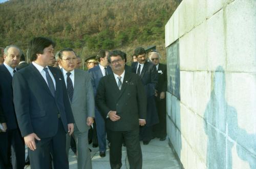 외잘 터키 수상 삼성전자, 참전비, 호암미술관 시찰 이미지