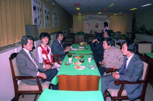 문화공보부 한솔회 불우이웃돕기, 일일찻집 이미지