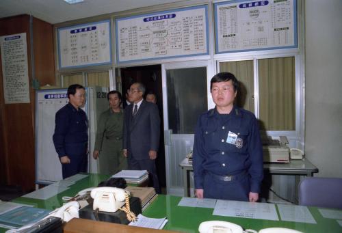 노신영 국무총리 시경 야간당직실 순시 이미지