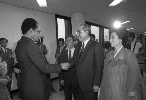 노신영 국무총리 자이르공화국 수상 환영식 이미지