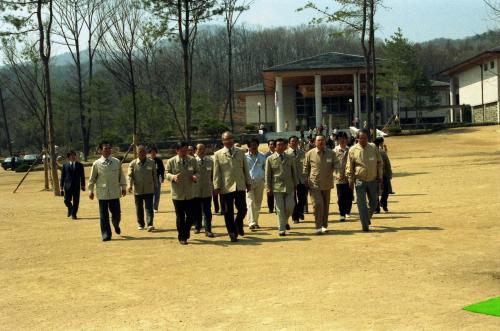 노신영 국무총리 산림박물관 준공식 참석 이미지