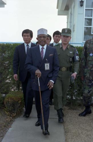 압달라 코모로 대통령 판문점 시찰 이미지