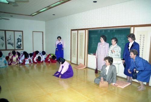 터키 대통령 자문위원 부인 새세대육영회 방문 이미지