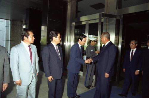 노신영 국무총리 이임 직원들과 작별인사 이미지