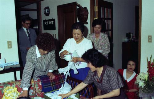 이한기 국무총리서리 반상회 참석 이미지