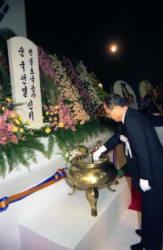 이한기 국무총리서리 현충일행사 참석 이미지