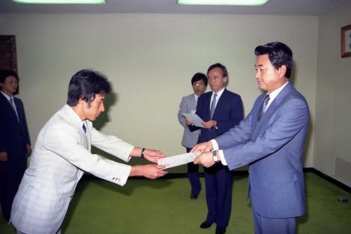 최창윤 문화공보부 차관 6급이하 승진자 및 전보발령자 임명장 수여 이미지