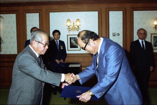 김정렬 국무총리 부산대학교 총장 임명장 수여 이미지