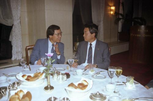 최창윤 문화공보부 차관 하와이대 동창회 초청 만찬 이미지