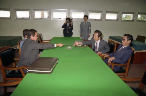 남북체육회담에 대한 한국측 서신 전달 이미지