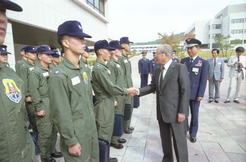 김정렬 국무총리 공군사관학교 시찰 이미지