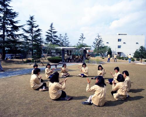 금성사 공원 휴식시간 이미지