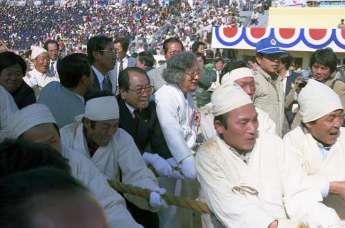 이웅희 문화공보부 장관 개천예술제 참석 이미지