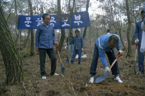 이웅희 문화공보부 장관 직원 육림의 날 행사 참석 이미지