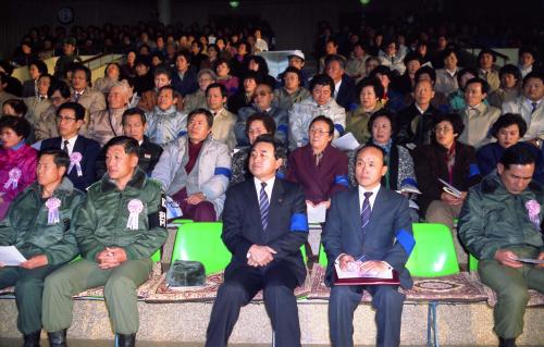 최창윤 문화공보부 차관 도라산 망향십자탑 점화식 참석(제1사단장 접견) 이미지