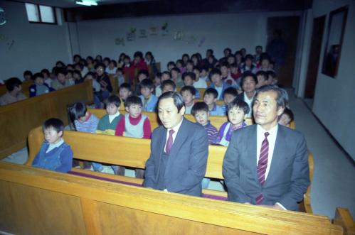 최창윤 문화공보부 차관 지은보육원 방문 이미지