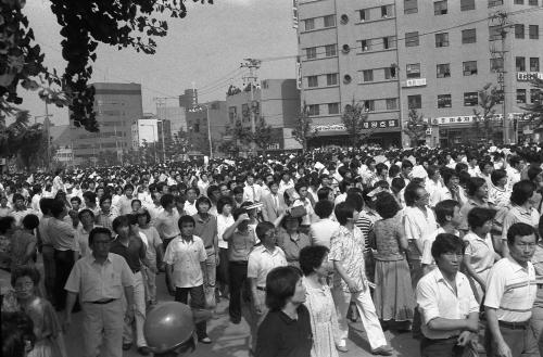 연세대학교생 고 이한열 열사 민주국민장 영결식 이미지