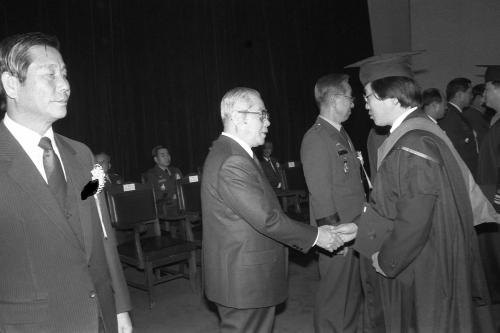 김정렬 국무총리 1987년도 국방대학원 졸업식 이미지