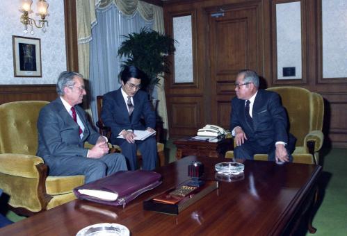 김정렬 국무총리 미국 전 CIA 국장 접견 이미지