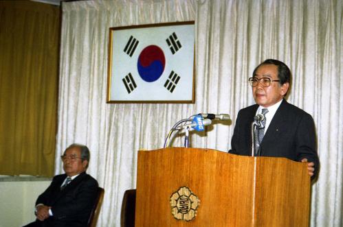 정한모 신임 문화공보부 장관 취임 및 이웅희 전 문화공보부 장관 환송 이미지