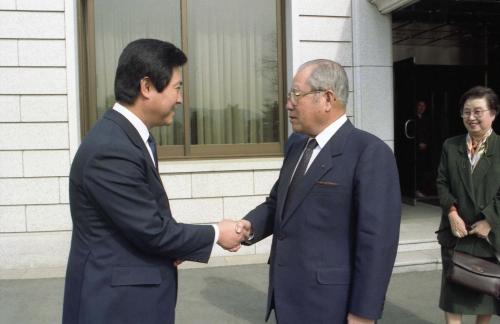 김정렬 전 국무총리 공관에서 이사 이미지