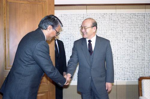 전두환 전직 대통령 샴사드아마드 주한 파키스탄대사 접견 이미지