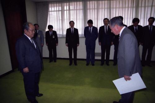 정한모 문화공보부 장관 김동호 영화진흥공사 사장 임명장 수여식 이미지