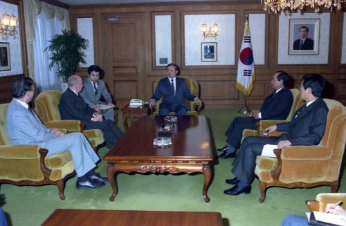 이현재 국무총리 미국 시거 국방차관보 접견 이미지