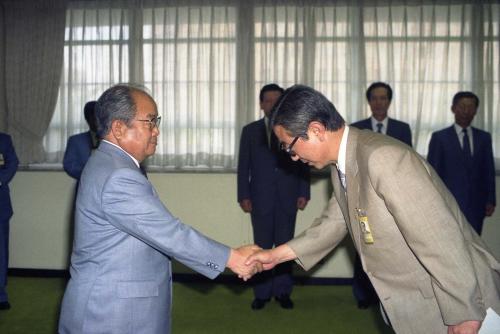 정한모 문화공보부 장관 정병화 서기관 외 2명 임명장 수여식 이미지