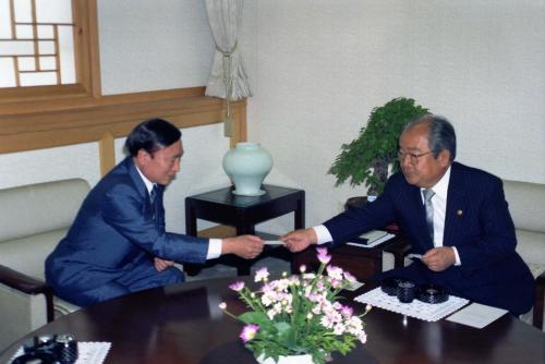 정한모 문화공보부 장관 일본 후지미술관장 일행 접견 이미지