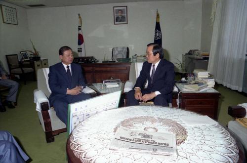 이현재 국무총리 법제회 순시 이미지