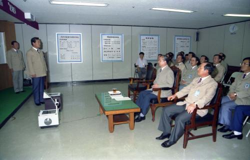 이현재 국무총리 노동부 을지연습 순시 이미지