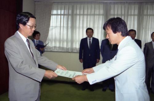 강용식 문화공보부 차관 사무관 임명장 수여 이미지