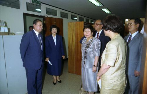 이현재 국무총리 여성개발원 순시 이미지