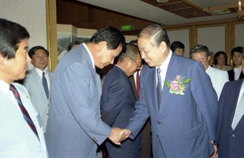 정한모 문화공보부 장관 '88 서울올림픽대회 홍보위원 연수회 참석인사 접견 환담(만찬) 이미지