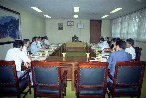 정한모 문화공보부 장관 문화예술축전 평가단 회의 주재 이미지