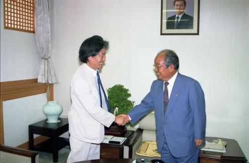 정한모 문화공보부 장관 재미 문인협회장 접견 이미지
