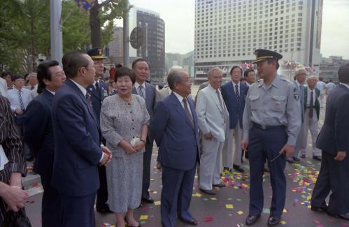 정한모 문화공보부 장관 '88 서울올림픽대회 문화예술축전 임금님행차 어가행렬 축제 참석 이미지