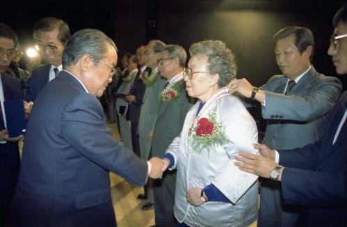 정한모 문화공보부 장관 '88 문화의 달 기념식 참석 이미지